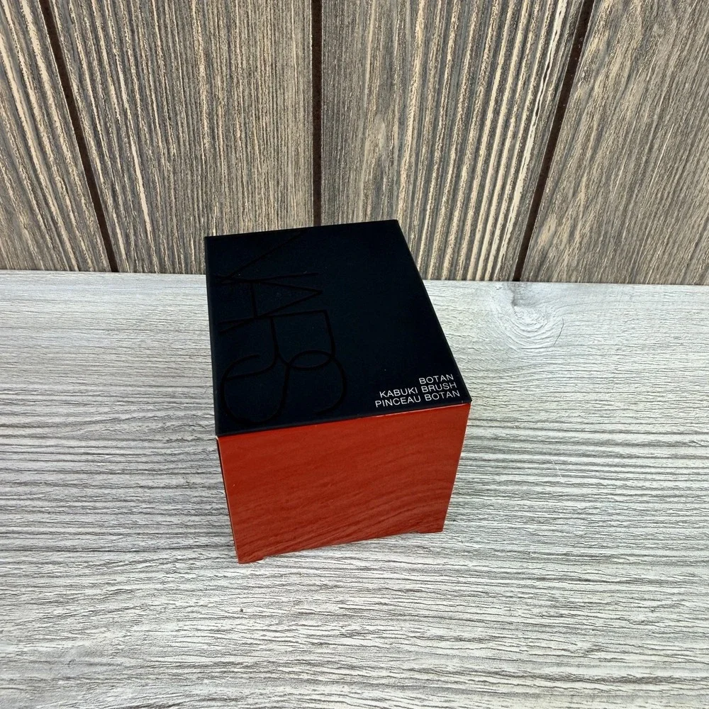 NARS Botan Kabuki Brush Makeup Powder Face Brush Black New In Box